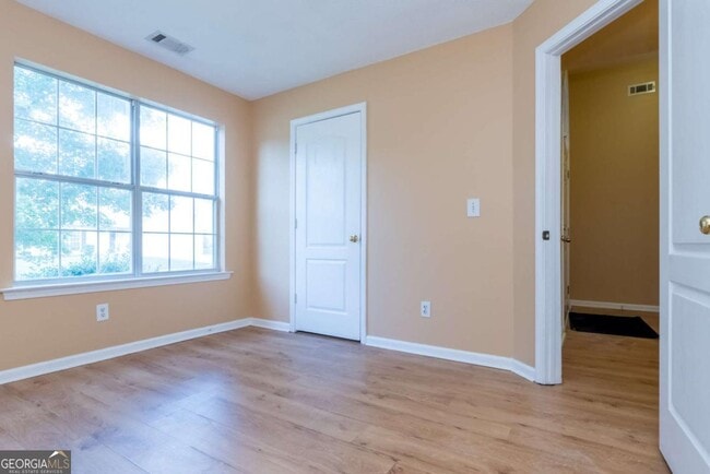 Building Photo - 235 Summer Hill Cir