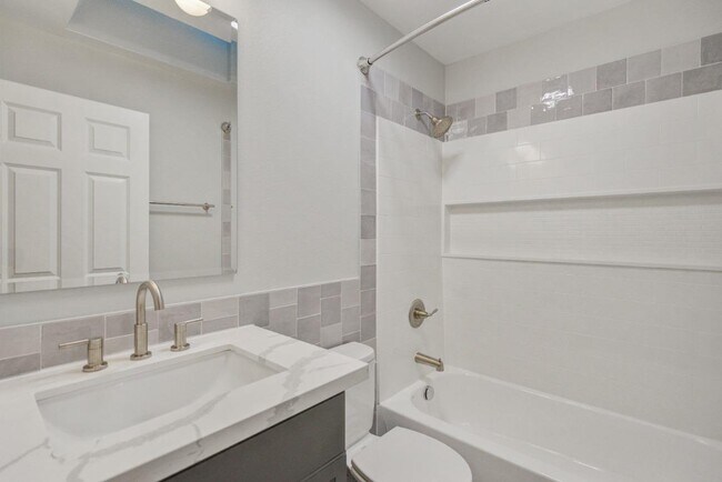 Building Photo - 308 20th Ave S