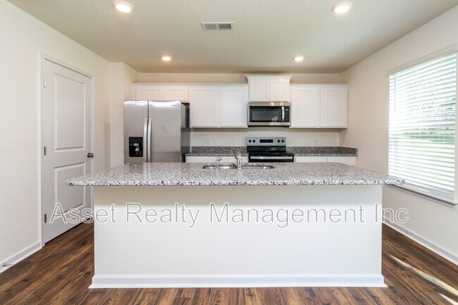 Building Photo - 2019 Southwood Cir