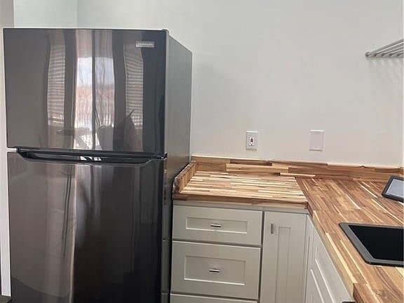 Building Photo - 1400 Outlook Ave