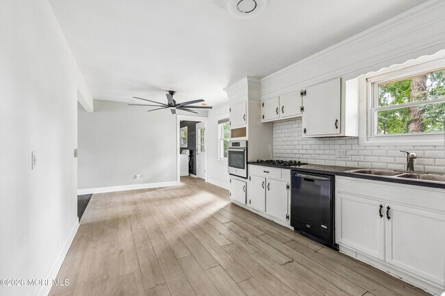 Building Photo - 297 Cambourne Dr