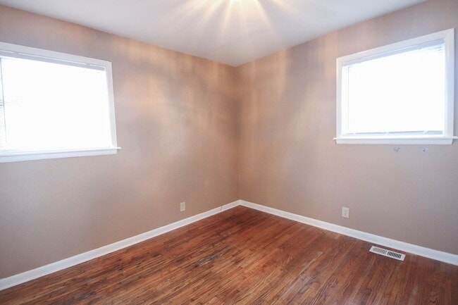 Building Photo - 3-Bedroom Home with Yard in East Tulsa – Ready Mid May!