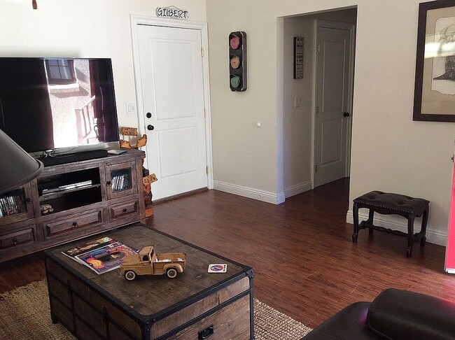 Building Photo - 304 Nevada Way