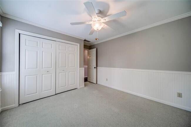 Building Photo - 2555 Ridgewood Rd NW