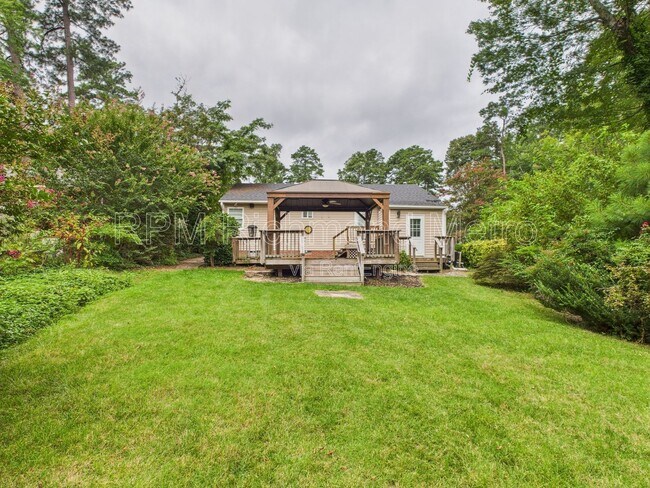 Building Photo - 1109 Dinwiddie Ave
