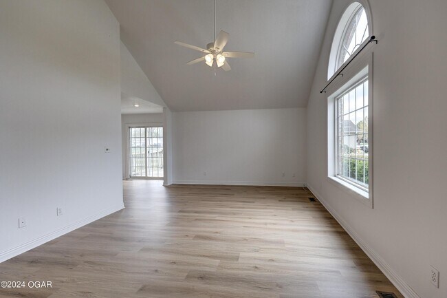 Building Photo - 301 W Briarbrook Ln