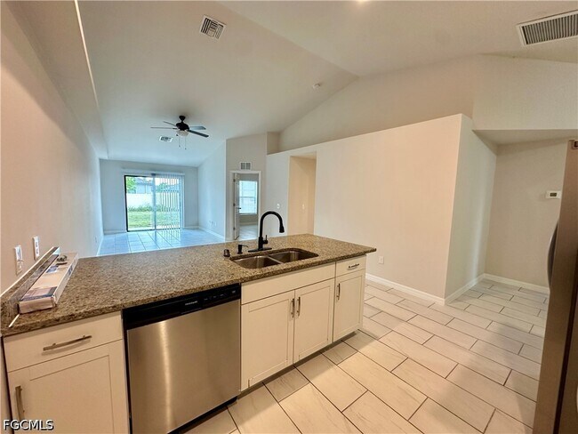 Building Photo - 4406 Skyline Blvd