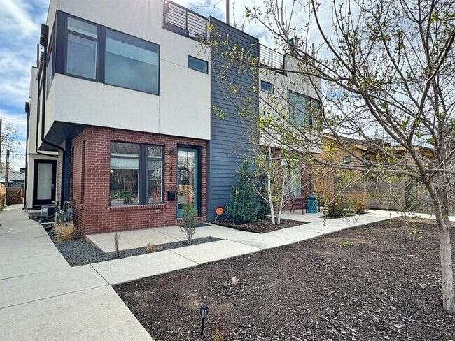 Building Photo - 1448 Xavier St