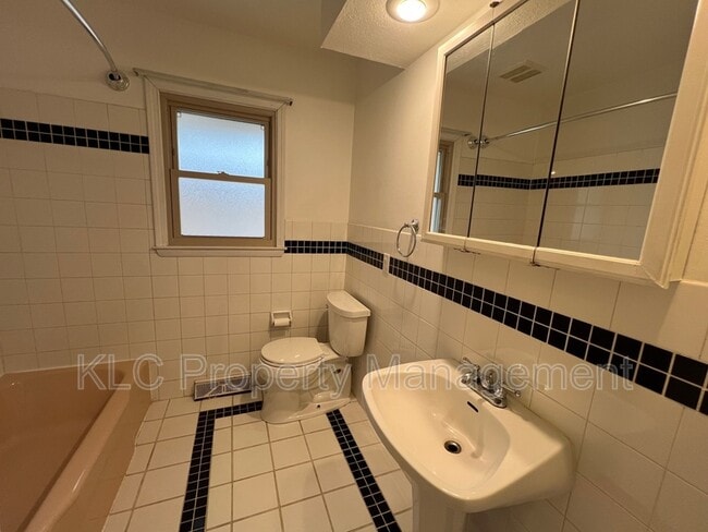 Building Photo - 4026 43rd St