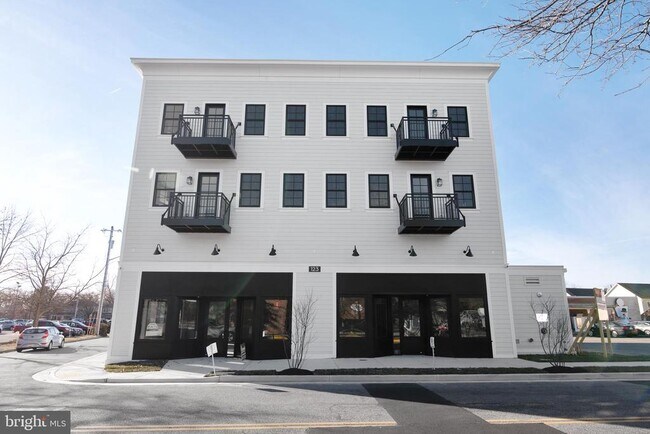 Building Photo - 123 S Washington St