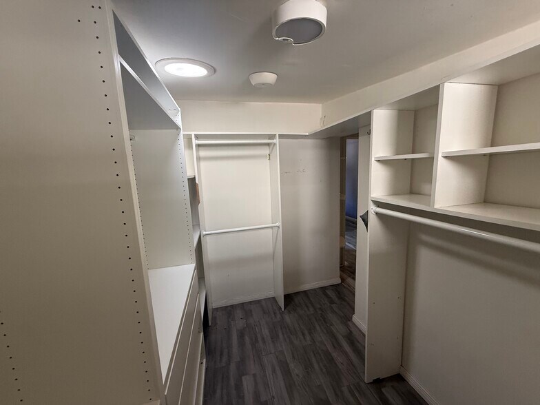 Building Photo - 396 N Mentor Ave