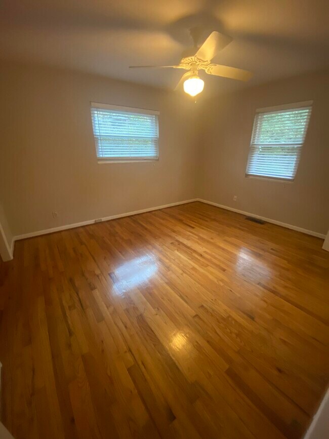 Building Photo - 1504 Sunset Ln