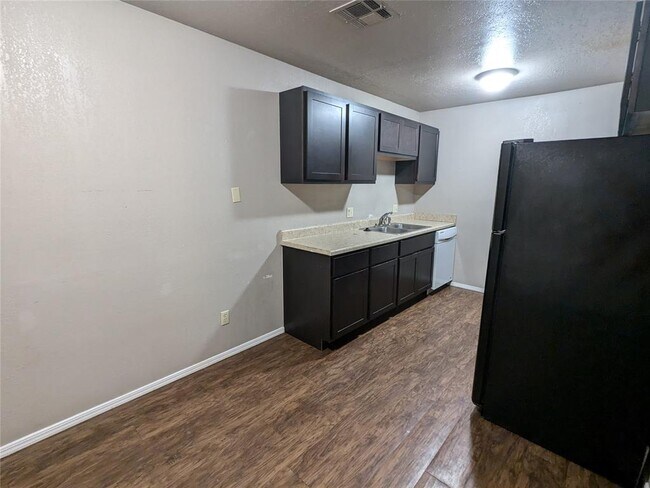 Building Photo - 1411 Concord Dr