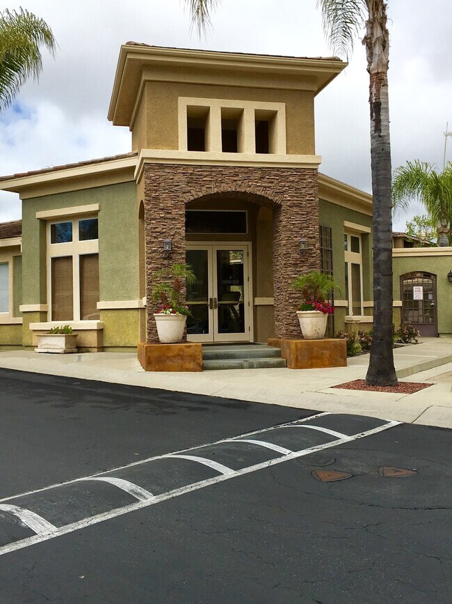Building Photo - FURNISHED  1 bed/ 1 bath updated home in Aliso Viejo w/Fireplace