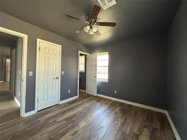 Building Photo - 6905 NW 60th St