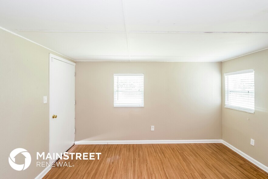 Building Photo - 1038 Pheasant Dr