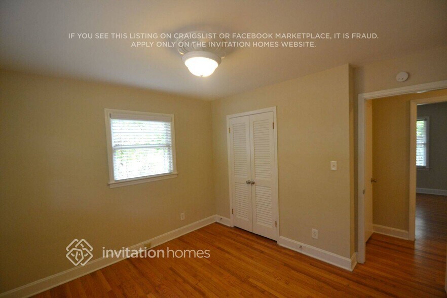 Building Photo - 1142 Eastview Dr