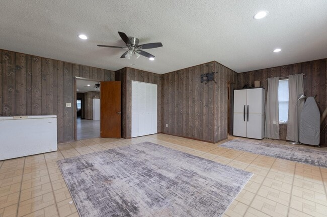 Building Photo - 865 Verdi Rd