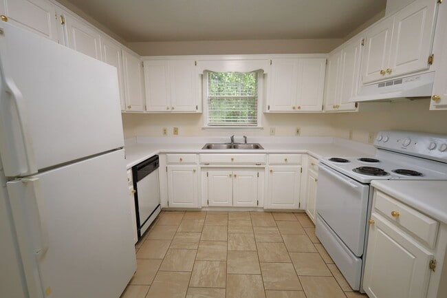 Building Photo - 6127 Vinnie Dr
