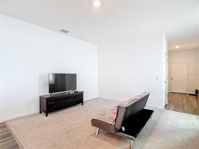 Building Photo - 38345 Honey Suckle Dr