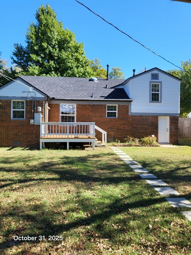 Building Photo - (2) Bed/(2) Bath w/ Must-See Updates Avail...