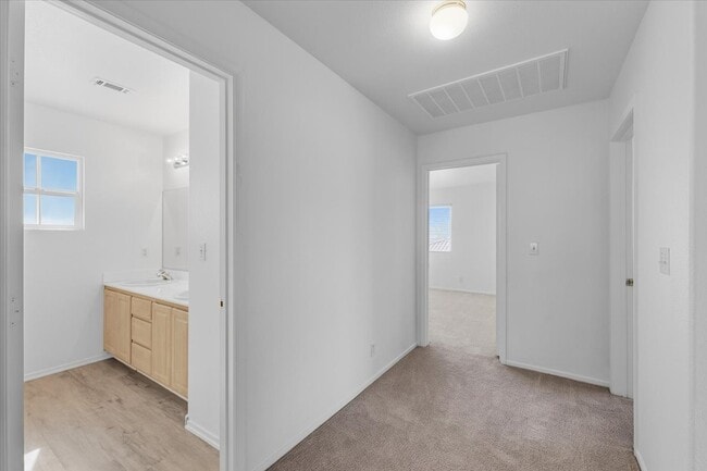 Building Photo - 920 Stable Glen Dr