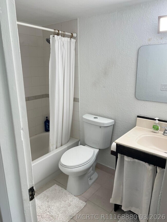 Building Photo - 3522 NE 171 St