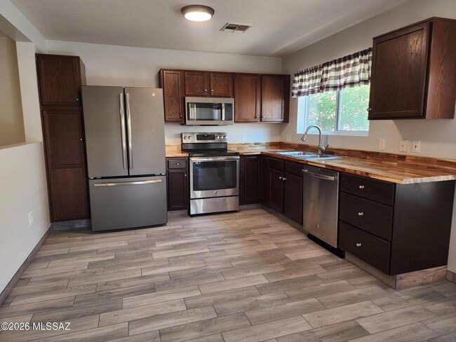 Building Photo - 7631 E Desert Overlook Dr
