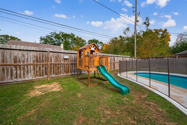 Building Photo - 13418 Paradise Valley Dr