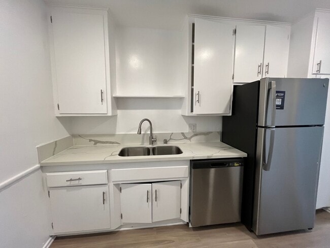 Interior Photo - 7057 Lanewood Ave