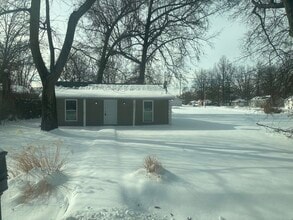 Building Photo - 3 bedroom 1 bath section 8 and market rent