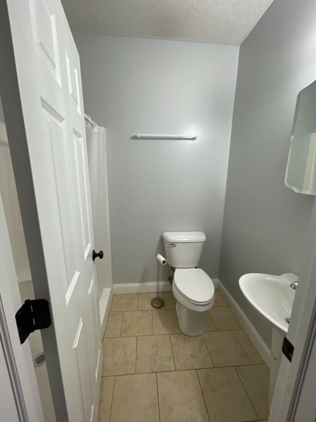 Building Photo - 3 large bedrooms with large closets & 2 fu...