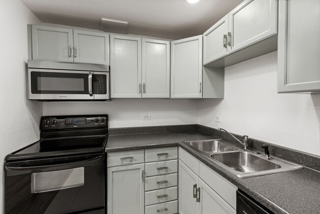 Building Photo - Condo with Mountain Views Near Wash Park &...
