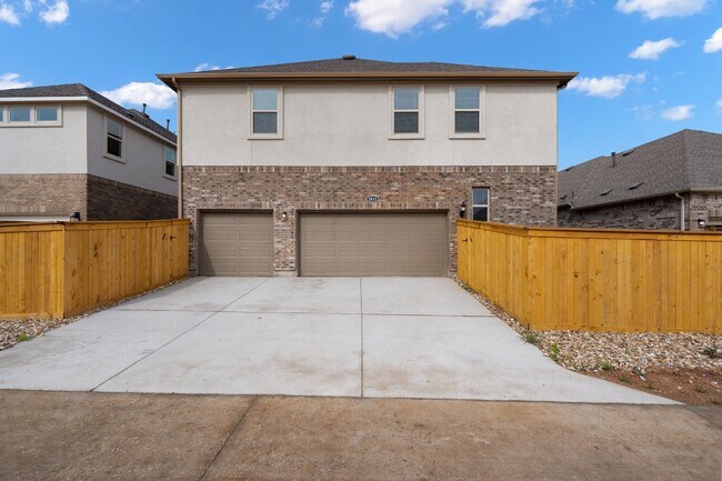Building Photo - 2832 Stone Branch Dr