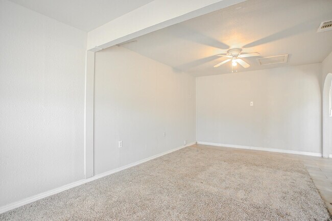 Building Photo - 2641 E Baylor St