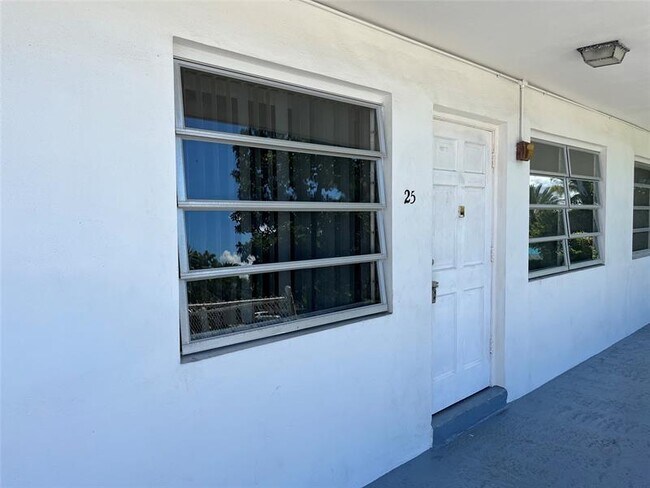 Building Photo - 22 SE 3rd Terrace