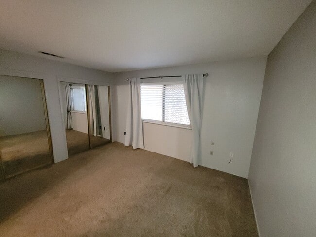 Building Photo - 901 Hedstrom Rd