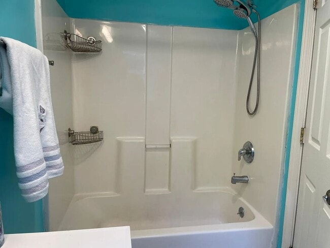 Building Photo - 71 Hickok St