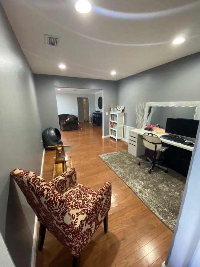 Building Photo - 5413 Nicole Blvd