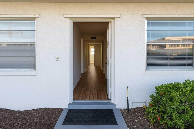 Building Photo - 227 Castlewood Dr