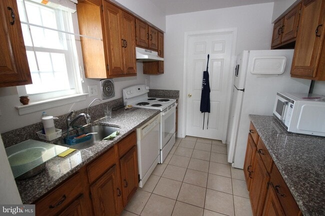 Building Photo - 614A Palmer Ln