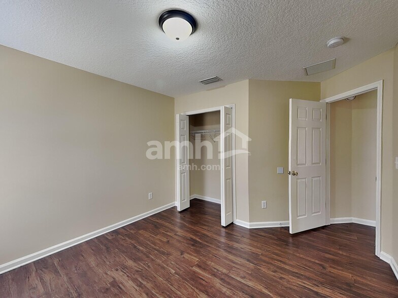 Building Photo - 705 Waterlily Way