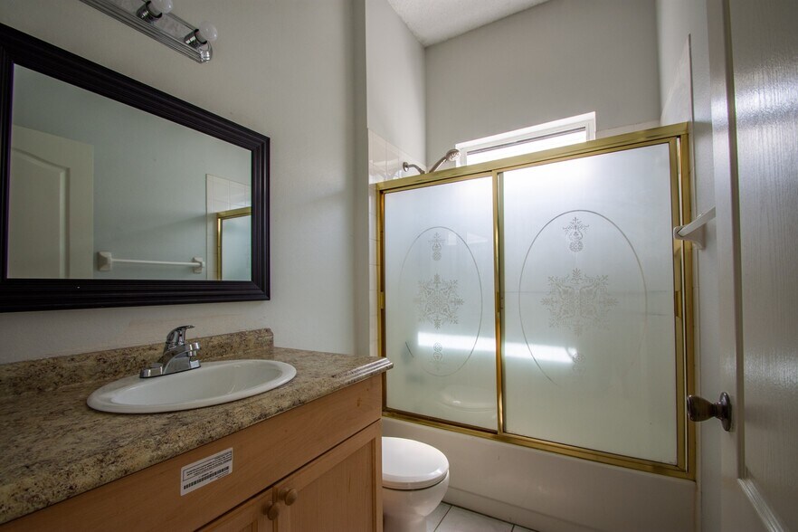 Building Photo - Available Now! 3/2 Home Near Hunter's Cree...