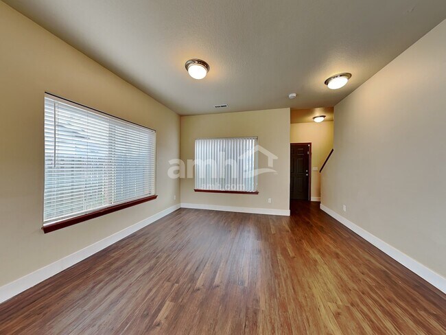 Building Photo - 1115 SE Rollins Ave