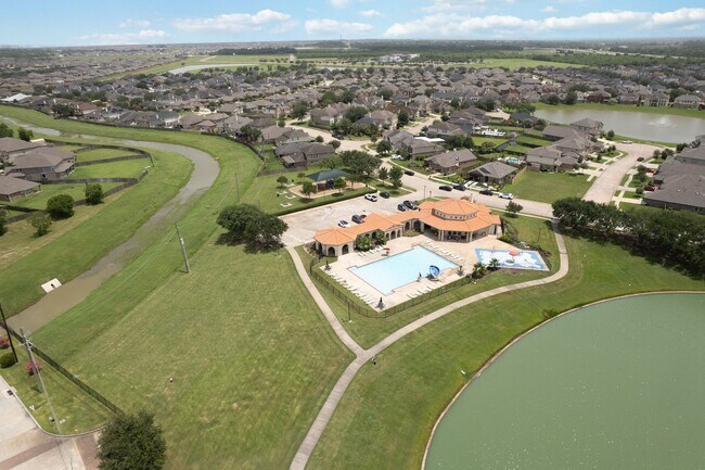 Building Photo - 77 Carmel Dr