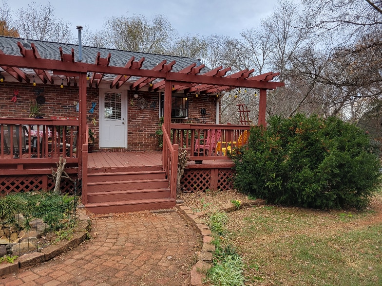 Building Photo - 2726 Riverside Rd