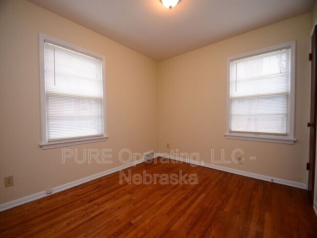 Building Photo - 210 N 32nd Ave