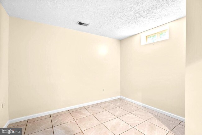 Building Photo - 8913 Tonbridge Terrace