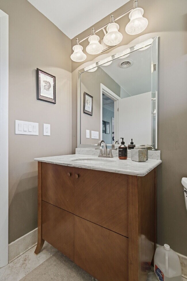 Building Photo - Charming 3-Bed Oasis with Scenic Waterfront Views and Pool 15 minutes from Downtown Nashville