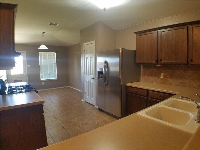 Building Photo - 2488 Green Meadows Ln